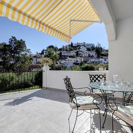 Quaint 2 Bedroom Townhouse With Pool Close To Sea! Benalmadena Bagian luar foto