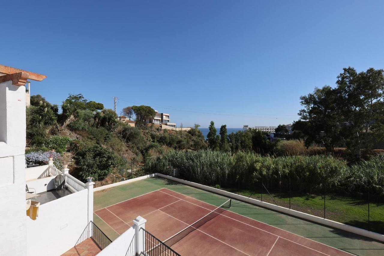 Quaint 2 Bedroom Townhouse With Pool Close To Sea! Benalmadena Bagian luar foto