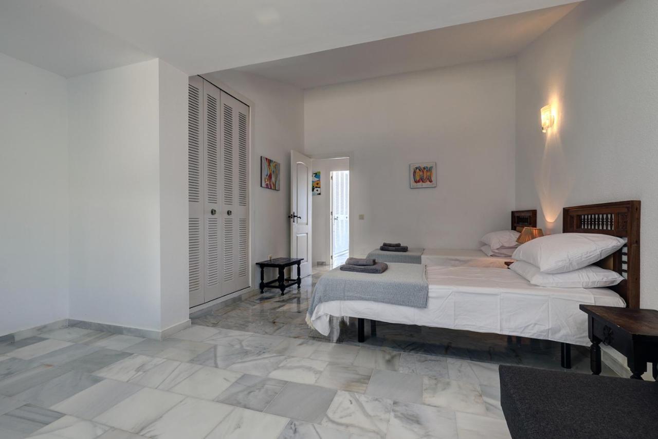 Quaint 2 Bedroom Townhouse With Pool Close To Sea! Benalmadena Bagian luar foto