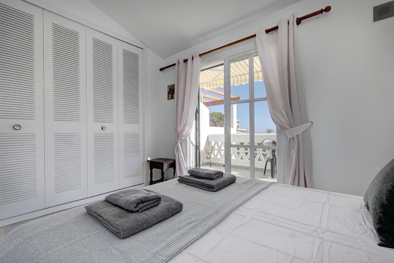 Quaint 2 Bedroom Townhouse With Pool Close To Sea! Benalmadena Bagian luar foto