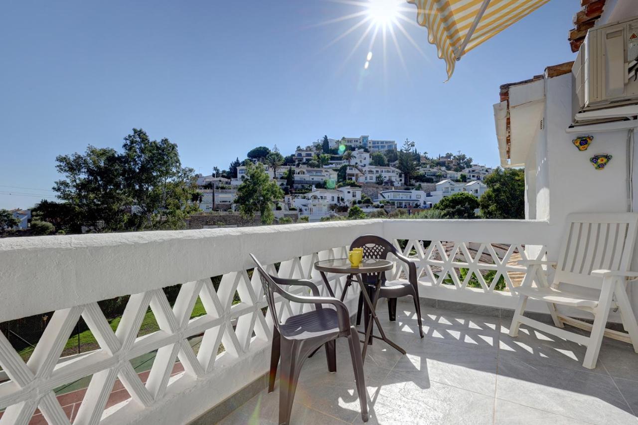 Quaint 2 Bedroom Townhouse With Pool Close To Sea! Benalmadena Bagian luar foto