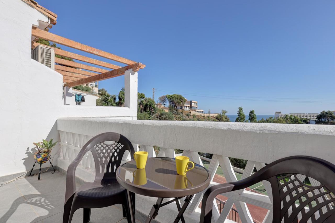 Quaint 2 Bedroom Townhouse With Pool Close To Sea! Benalmadena Bagian luar foto