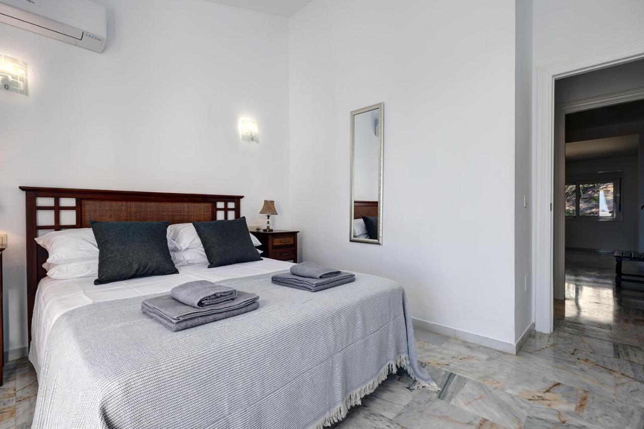 Quaint 2 Bedroom Townhouse With Pool Close To Sea! Benalmadena Bagian luar foto