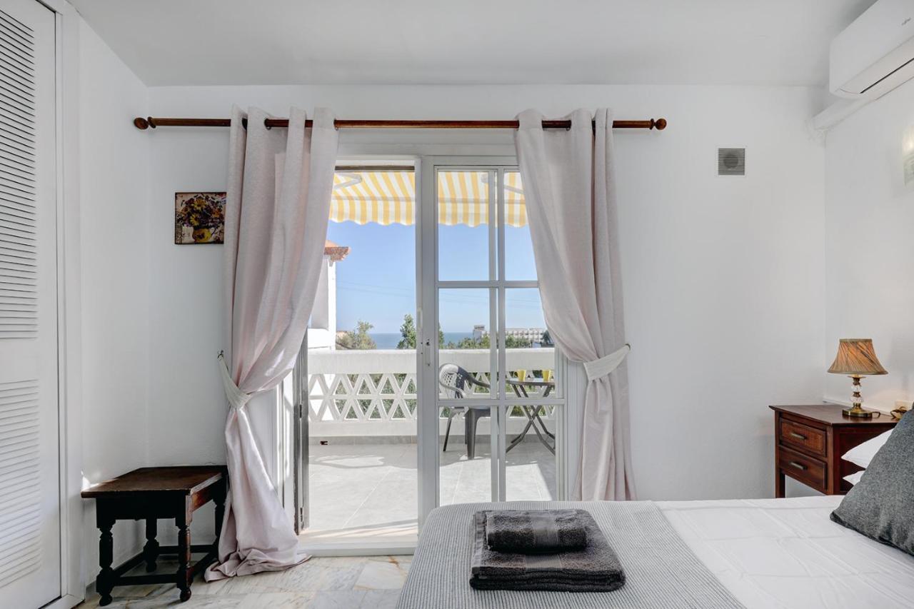 Quaint 2 Bedroom Townhouse With Pool Close To Sea! Benalmadena Bagian luar foto
